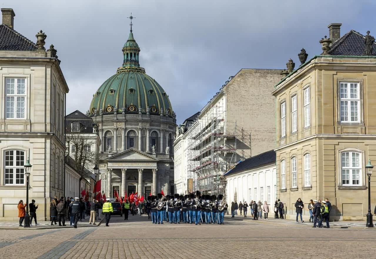Location - Steps From Tivoli & Nyhavn Apartment Copenhagen