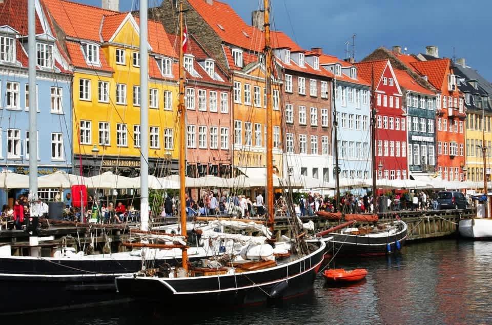 Location - Steps From Tivoli & Nyhavn Apartment Copenhagen